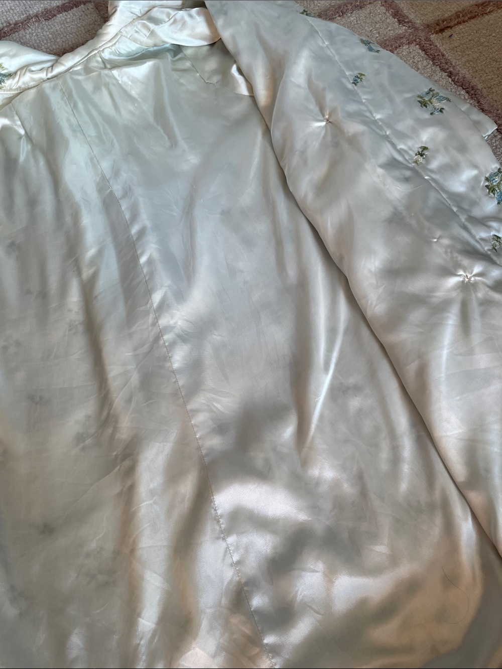Vintage 60s Satin Embroidered Floral House Coat Robe Ivory Blue Flowers Sz Large - Picture 6 of 10